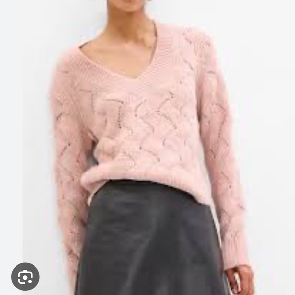 🌸Gap VNeck Pointell Sweater - Picture 3 of 3